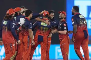 IPL 2026 Points Table : KKR पर जीत से RCB ने गुजरात से छीना नंबर वन का ताज, जानें अंकतालिका का हाल SportsTak Hindi