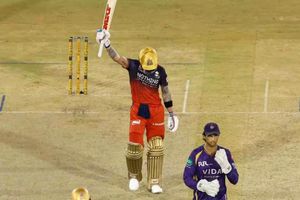 RCB vs KKR : विराट कोहली के शतक से नंबर वन बनी RCB, KKR का सीजन हुआ समाप्त! SportsTak Hindi