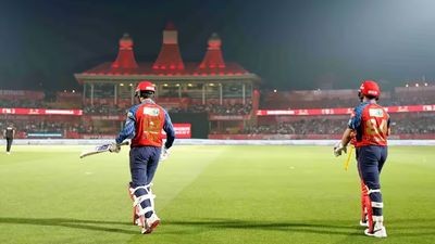 IPL 2026: PBKS की प्लेऑफ की उम्मीदों पर मंडराया बारिश का खतरा, MI के खिलाफ मैच रद्द होने पर क्या होगा? SportsTak Hindi