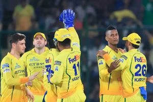 पाकिस्तान में जिसने उड़ाये गेंदबाजों के छक्के, CSK ने उसी धुरंधर को बुलाया, जानें ओवर्टन की जगह कौन आया? SportsTak Hindi