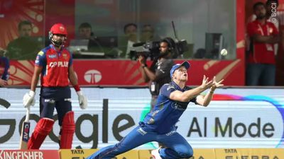 IPL 2026 Points Table : पंजाब किंग्स को लातार मिली 5वीं हार, जानें अंकतालिका का हाल Shreyas Iyer and Corbin Bosch attempt a catch during the match against Mumbai Indians