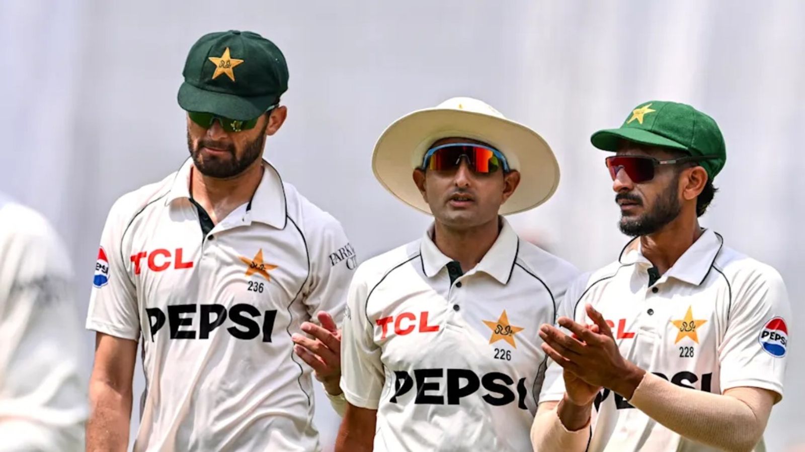 पाकिस्तान को बांग्लादेश से टेस्ट हारने के बाद मिली सजा, ICC ने इस वजह से काटे 8 पॉइंट पाकिस्तान को पहले टेस्ट में बांग्लादेश से हार मिली. (Photo: Getty)