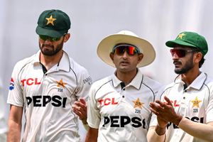 पाकिस्तान को बांग्लादेश से टेस्ट हारने के बाद मिली सजा, ICC ने इस वजह से काटे 8 पॉइंट SportsTak Hindi