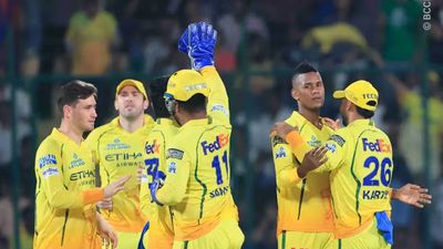 IPL 2026: चेन्नई ने कुलदीप यादव और RCB ने इंग्लिश खिलाड़ी को बीच टूर्नामेंट किया शामिल, जानिए क्यों csk players