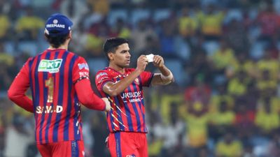 CSK में रहे आकाश सिंह ने चेन्नई के टॉप ऑर्डर को किया तबाह, फिर दिखाया आलोचकों के लिए लिखा जवाब SportsTak Hindi