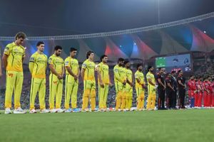 LSG vs CSK के बीच IPL 2026 मुकाबले में खिलाड़ियों ने बाजू पर क्यों बांधी काली पट्टी SportsTak Hindi
