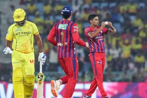 IPL में पर्ची पर बैन लगाने की मांग, CSK के खिलाफ शानदार प्रदर्शन के बाद भी ट्रोल हो गए LSG के आकाश सिंह SportsTak Hindi