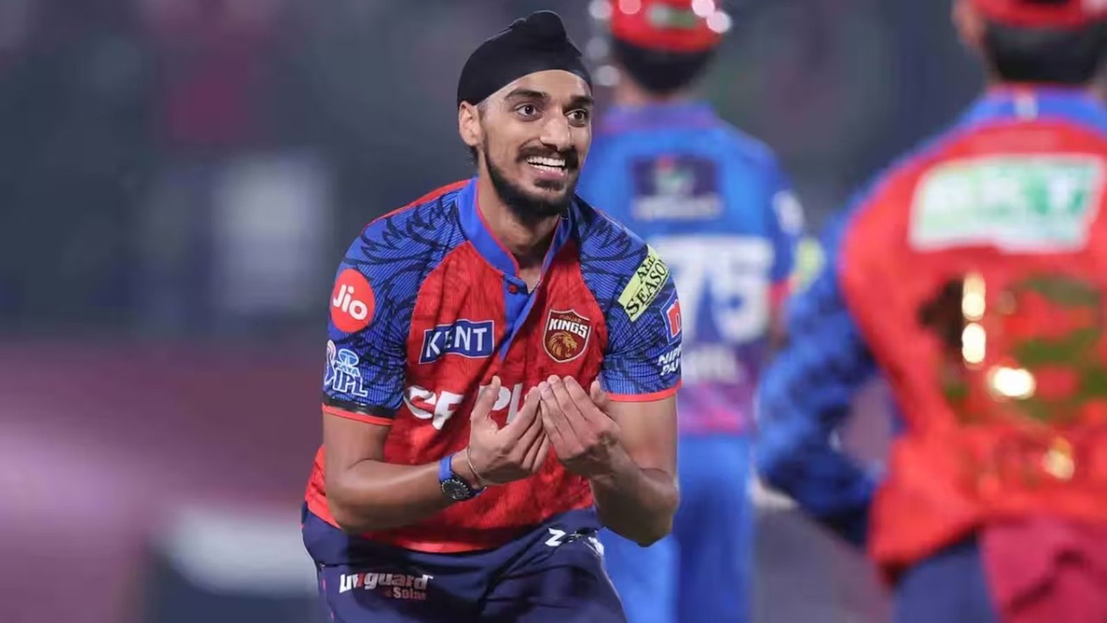 IPL 2026: अर्शदीप सिंह का शरीर बना गिरते प्रदर्शन की वजह, विवादों के बीच पंजाब किंग्स के तेज गेंदबाज ने बदला अपना रवैया अर्शदीप सिंह सोशल मीडिया एक्टिविटी को लेकर विवादों में भी घिरे. (PC: IPL)