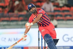 ऋषभ पंत से बैट पकड़ने की इस तकनीक के चलते IPL 2026 में नहीं बन रहे रन, 9 में से 8 बार ऐसी गेंदों पर हुए आउट SportsTak Hindi