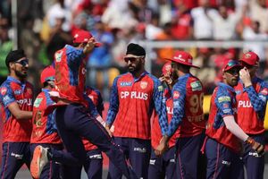 RCB सबसे पहले प्लेऑफ में, पंजाब किंग्स क्या लगातार छठी हार के बाद भी जा सकते है आगे? जानें समीकरण SportsTak Hindi