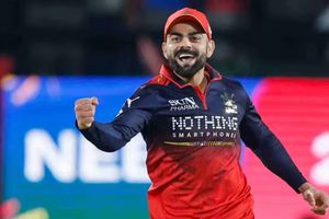 IPL 2026 Points Table : दिल्ली की जीत से बिगड़ा राजस्थान का खेल तो प्लेऑफ में RCB, जानें अंकतालिका का हाल SportsTak Hindi