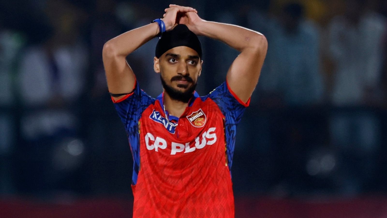 अर्शदीप सिंह के चोट के साथ IPL 2026 खेलने का पंजाब किंग्स ने किया खंडन, दिया यह बयान पंजाब किंग्स ने अर्शदीप सिंह का किया बचाव. (Photo: Reuters)