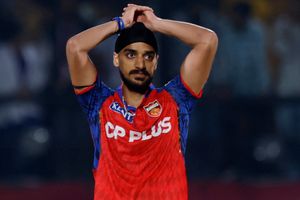 अर्शदीप सिंह के चोट के साथ IPL 2026 खेलने का पंजाब किंग्स ने किया खंडन, दिया यह बयान SportsTak Hindi