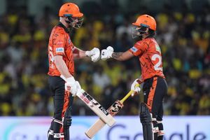 सनराइजर्स हैदराबाद ने चेन्नई को 5 विकेट से हराकर कटाया प्लेऑफ का टिकट, सुपर किंग्स का फंसा मामला SportsTak Hindi