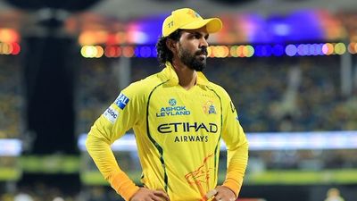 IPL 2026 : प्लेऑफ के एक स्थान के लिए 5 टीमों में जंग, जानें CSK से लेकर KKR तक कैसे पलट सकती हैं बाजी ? CSK captain Ruturaj Gaikwad in frame. (X)