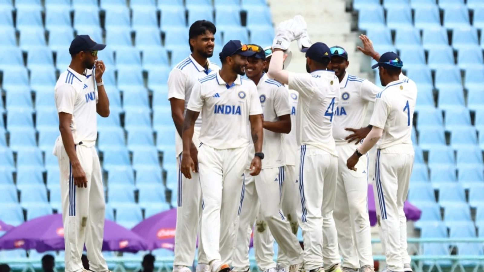 IND vs AFG: टीम इंडिया में पहली बार शामिल किए गए ये 4 खिलाड़ी, दो क्रिकेटर टेस्ट-वनडे दोनों का हिस्सा गुरनूर बराड़ (बाएं से दूसरे) इंडिया ए के लिए खेल चुके हैं. (Photo: BCCI)