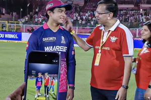 'मैं तुम्हारे लिए जल्द ही बोली लगाऊंगा', संजीव गोयनका की LSG को हराने वाले वैभव सूर्यवंशी से बातचीत, सुनील गावस्कर ने किया ट्रोल SportsTak Hindi