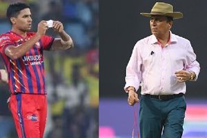 'अब चिट कहां है?', सुनील गावस्कर ने 17 गेंदों में 48 रन लुटाने वाले आकाश सिंह को किया ट्रोल SportsTak Hindi