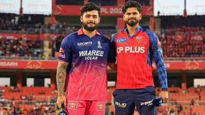 IPL 2026 Playoff: राजस्थान रॉयल्स की जीत ने बिगाड़ा खेल, PBKS, CSK, DC और KKR को प्लेऑफ की आखिरी टिकट पाने के लिए क्या करना होगा? SportsTak Hindi