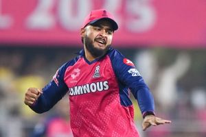 'कीबोर्ड पर बैठकर...', IPL 2026 में विवादों के बीच रियान पराग का निशाना बनाने वाले कमेंटेटर्स पर पलटवार SportsTak Hindi
