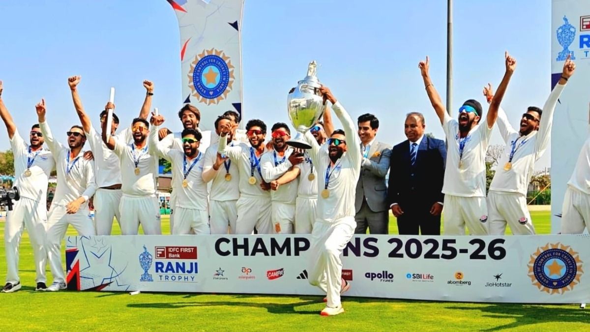 पहली बार रणजी ट्रॉफी जीतने के बाद जम्मू एंड कश्मीर की टीम 
