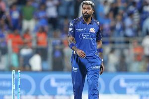 हार्दिक पंड्या को BCCI ने दी सजा, अपने ओवर में कैच छूटने और दो चौके खाने पर गुस्सा दिखाना पड़ा भारी SportsTak Hindi