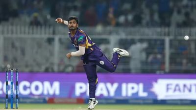 KKR के स्टार खिलाड़ी का भारत ए टीम से आया बुलावा, भारत की टेस्ट और वनडे टीम में पहली बार शामिल गेंदबाज को किया रिप्लेस SportsTak Hindi
