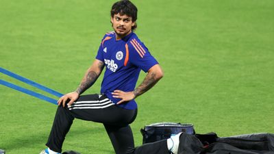 भारतीय टीम में इशान किशन ने संजू-गायकवाड़ को पछाड़ कैसे बनाई जगह, ढाई साल बाद इस वजह से मिली तवज्जो SportsTak Hindi