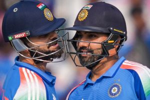 विराट कोहली और रोहित शर्मा के वर्ल्ड कप 2027 खेलने को लेकर रिकी पोंटिंग का बेबाक बयान, कहा - उनको ना कहना तो... SportsTak Hindi