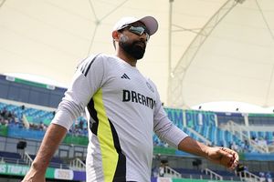 मोहम्मद शमी को टेस्ट और वनडे टीम इंडिया में नहीं मिली जगह तो भड़का पूर्व क्रिकेटर, कहा - ये बकवास है कि... SportsTak Hindi