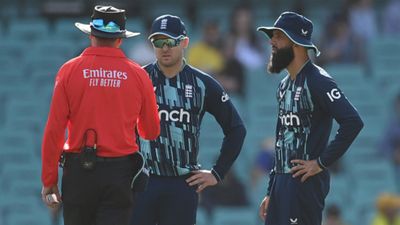 शतक ठोका और फिर टीम से किया गया बाहर, वर्ल्ड कप स्क्वॉड से भी हुई छु्ट्टी, अब कहा- जब निकाला गया तो... SportsTak Hindi