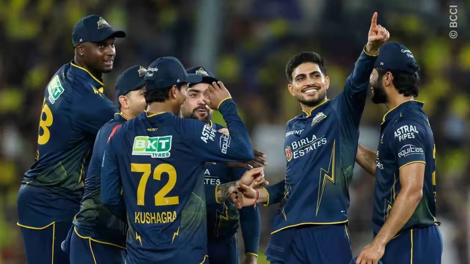 GT vs CSK : रबाडा और सिराज के आगे 140 पर ढेर चेन्नई, गुजरात ने 89 रनों की जीत से टॉप-2 में बनाई जगह गुजरात के खिलाड़ियों संग कप्तान शुभमन गिल