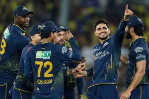 GT vs CSK : रबाडा और सिराज के आगे 140 पर ढेर चेन्नई, गुजरात ने 89 रनों की जीत से टॉप-2 में बनाई जगह SportsTak Hindi