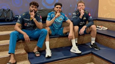 शुभमन गिल ने फिर किया CSK को ट्रोल, गुजरात टाइटंस की जीत के बाद कप्तान का पोस्ट वायरल SportsTak Hindi