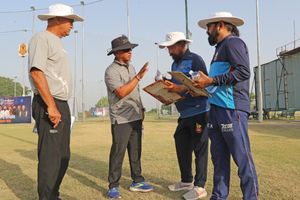 पूर्व भारतीय विकेटकीपर किरण मोरे की निगरानी में हुए BRPL के ट्रायल्स, हजारों उभरते खिलाड़ियों ने लिया हिस्सा SportsTak Hindi