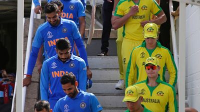 टीम इंडिया के लिए 12 वनडे-9 T20I खेलने वाले खिलाड़ी ने IPL के बीच लिया संन्यास, अब विदेश में खेलेगा! SportsTak Hindi