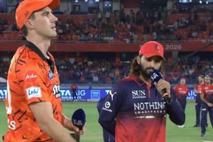 RCB पर प्लेऑफ से पहले बड़ा संकट!, धाकड़ बैटर इंजरी के चलते बाहर, कोहली के साथ पहली बार ओपन करेगा ये धुरंधर SportsTak Hindi