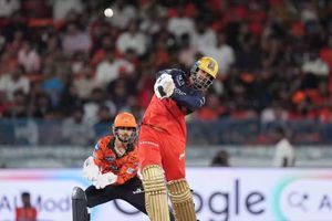 IPL 2026 Points Table : RCB ने हैदराबाद को टॉप 2 में जाने से रोका, जानें अंकतालिका का हाल SportsTak Hindi