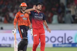 SRH vs RCB : 255 रन बनाकर भी हैदराबाद के हाथ से फिसला क्वालीफायर 1, RCB को मिली आखिरी मैच में हार SportsTak Hindi