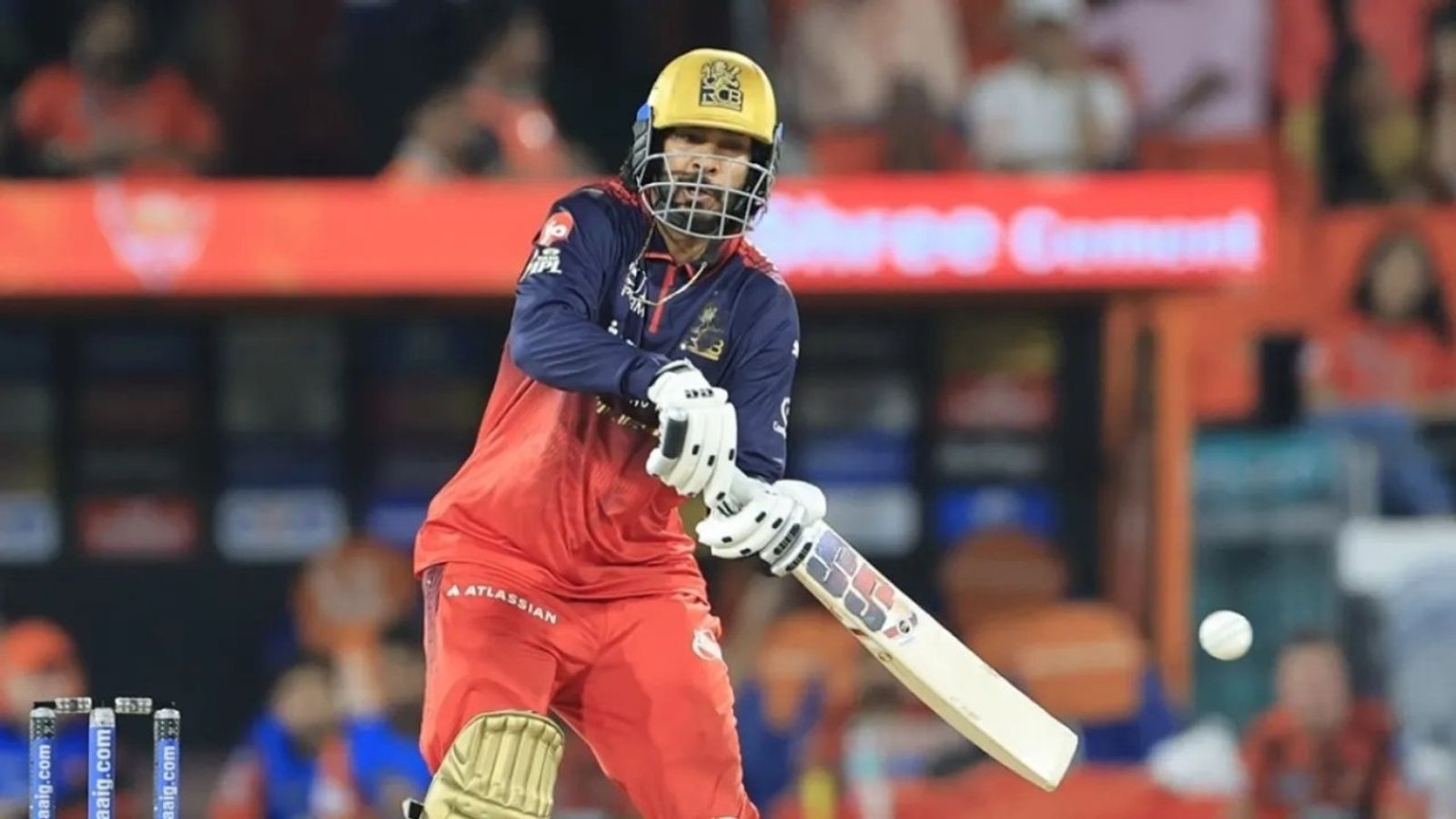 'उन्हें अपने मौके का इंतजlर करना पड़ा', हेड कोच एंडी फ्लावर RCB के इस खिलाड़ी का करते हैं सबसे ज्यादा सम्मान वेंकटेश अय्यर ने सनराइजर्स हैदराबाद के खिलाफ 19 गेंदों में 44 रन की पारी खेली. (PC: X)