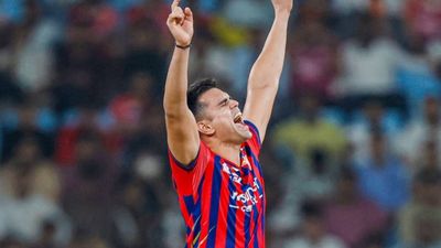 अर्जुन तेंदुलकर को 13 मैच बाद मिला IPL 2026 खेलने का मौका, सचिन हुए इमोशनल, बोले- जिस तरह से तुमने... SportsTak Hindi