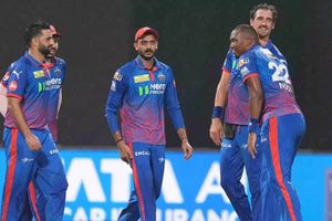 KKR vs DC : लुंगी-कुलदीप के जादू से दिल्ली की जीत से विदाई, केकेआर का 40 रन की हार से सीजन समाप्त SportsTak Hindi