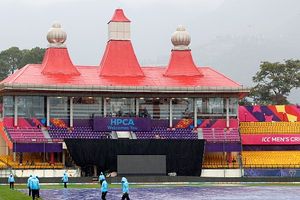 IPL 2026 : RCB vs GT के बीच प्लेऑफ के पहले मुकाबले में अगर बारिश आई तो क्या होगा और कौन होगा विनर? रिजर्व डे सहित जानें सब कुछ SportsTak Hindi
