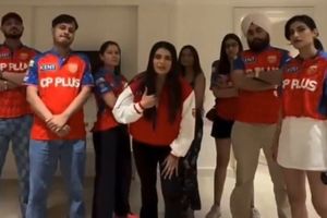 'लोग मुझे गालियां दे रहे हैं', पंजाब किंग्स के बाहर होन पर श्रेयस अय्यर की बहन का छलका दर्द, VIDEO वायरल SportsTak Hindi