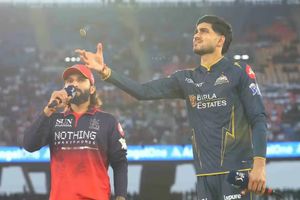 RCB vs GT : गुजरात में एक बड़ा बदलाव तो RCB के लिए फिल साल्ट की वापसी हुई या नहीं? जानें दोनों टीमों की Playing XI SportsTak Hindi