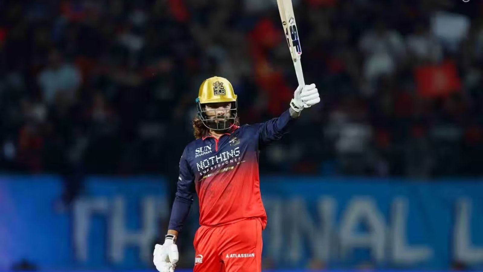RCB के लिए शतक से चूके कप्तान रजत पाटीदार, 254 रन का विशाल टोटल बनाकर टीम ने गुजरात का रिकॉर्ड किया ध्वस्त फिफ्टी जड़ने के बाद रजत पाटीदार