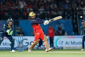 RCB vs GT : RCB ने फाइनल में एंट्री का जड़ा 'पंजा', पाटीदार के तूफान से धर्मशाला में उड़ी शुभमन गिल की सेना SportsTak Hindi
