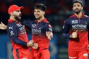 RCB लगातार दूसरी बार IPL फाइनल में पहुंची तो गरजे टीम के डायरेक्टर, बोले- जब खिलाड़ी खुद जाकर... SportsTak Hindi