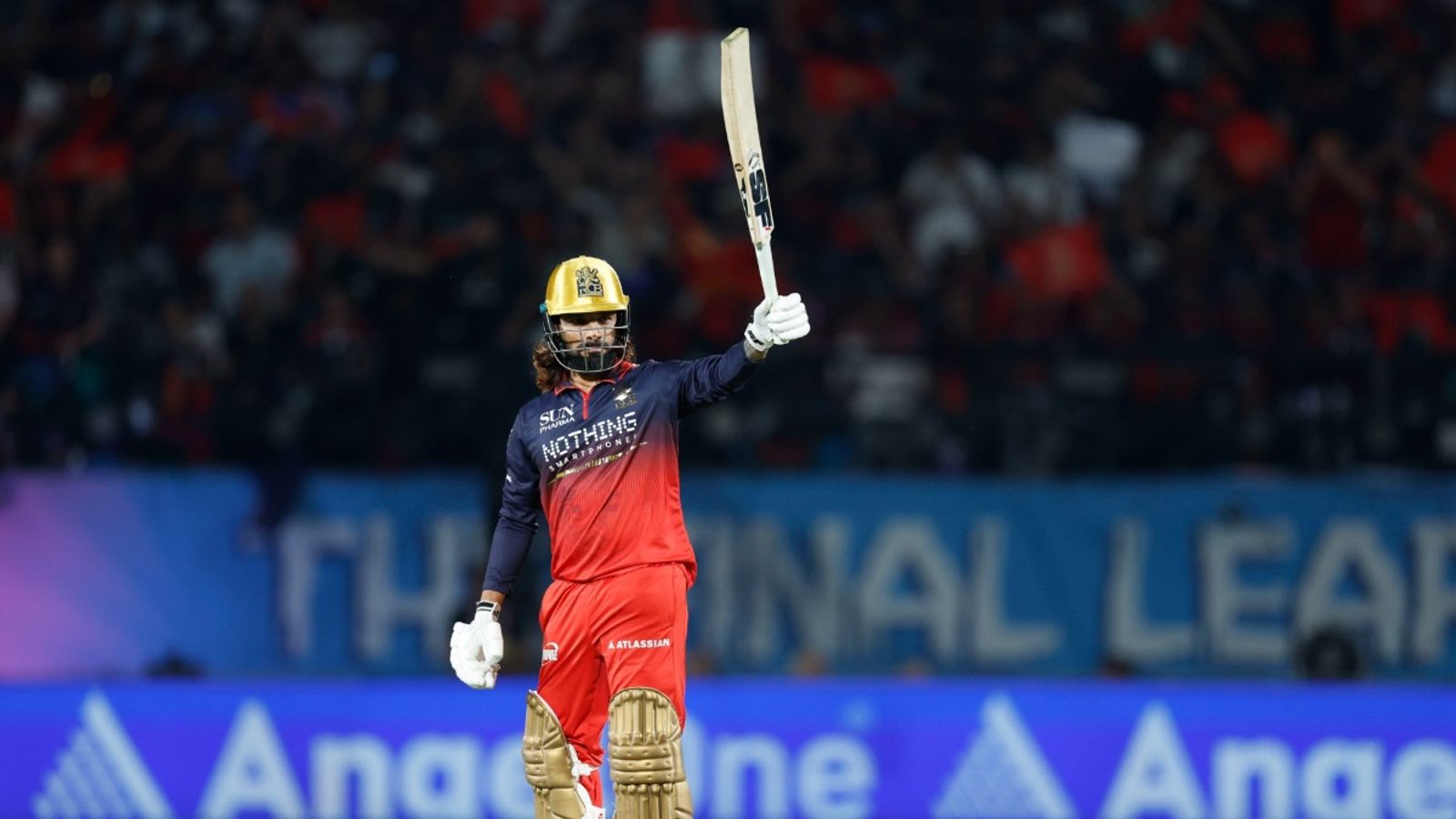 'स्पिनर्स को पीटने वाले' रजत पाटीदार को RCB के दिग्गज की इस बात का लगा बुरा, अब तेज गेंदबाजों से ले रहे बदला रजत पाटीदार 2025 में आरसीबी के कप्तान बने थे. (Photo: IPL)