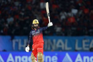'स्पिनर्स को पीटने वाले' रजत पाटीदार को RCB के दिग्गज की इस बात का लगा बुरा, अब तेज गेंदबाजों से ले रहे बदला SportsTak Hindi
